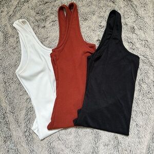 Set of 3 women’s body suits